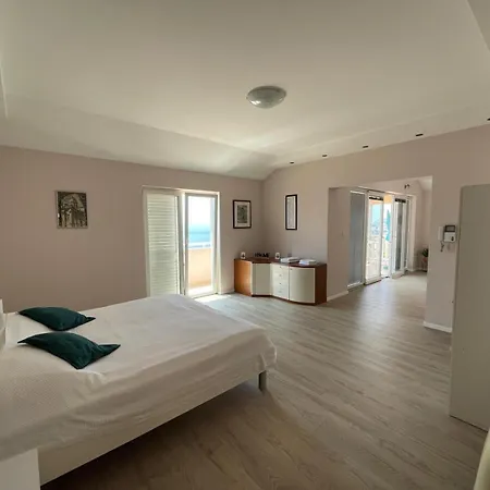 Karmen Apartment