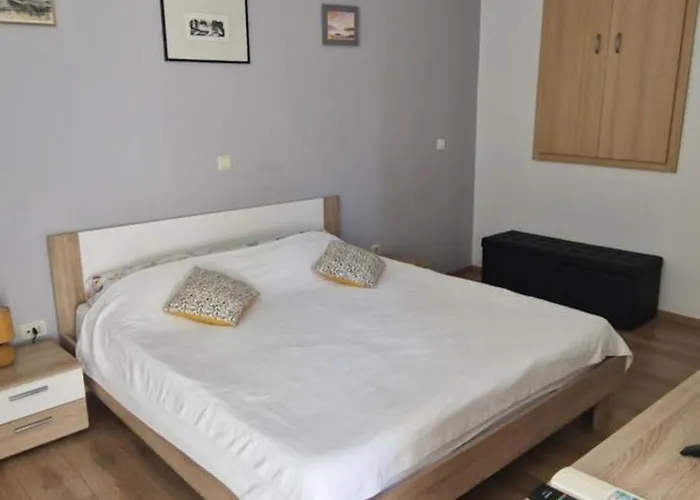 卡门公寓酒店 *